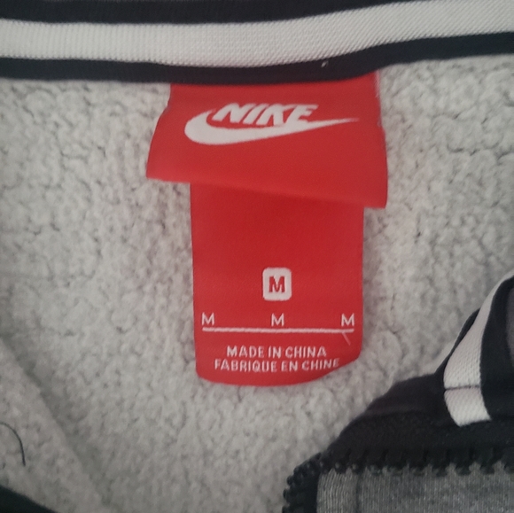 Nike Air kid's sweater. Medium size (4 - 6 yrs) - Picture 2 of 3